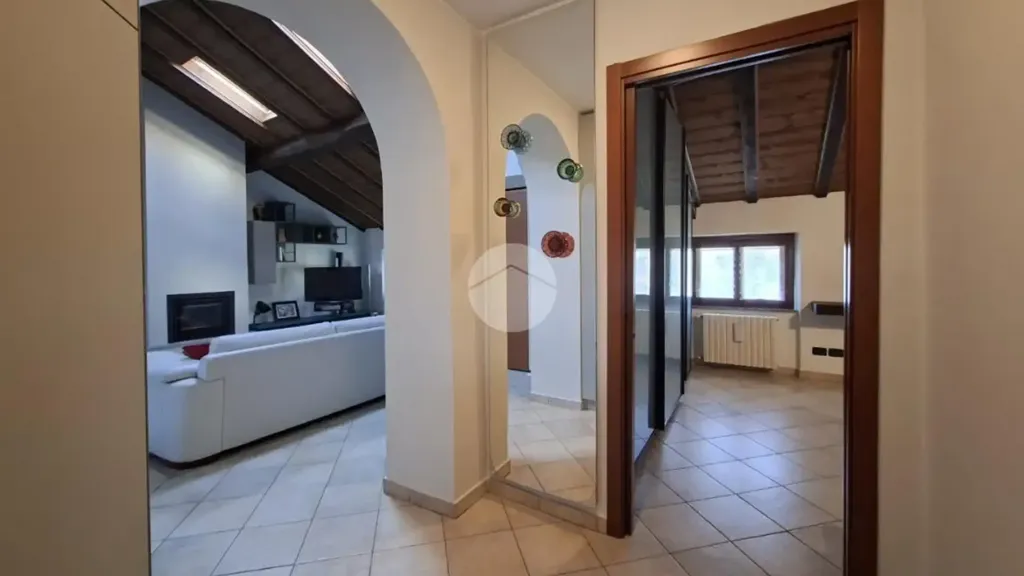 Entrée - Bilocale with Terrace in Vittuone