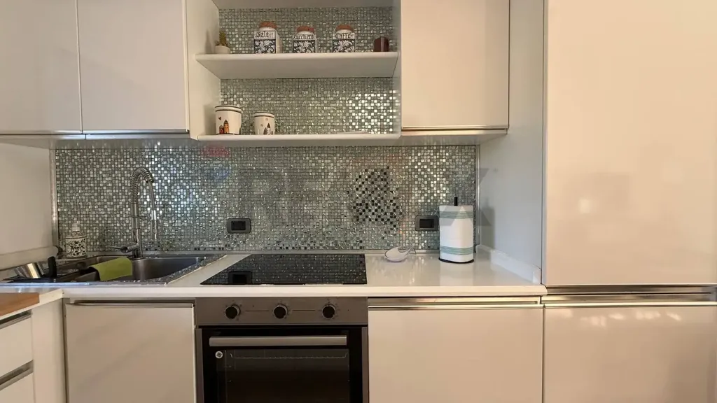 Cuisine - Rustic Lakefront Apartment in Padenghe Sul Garda