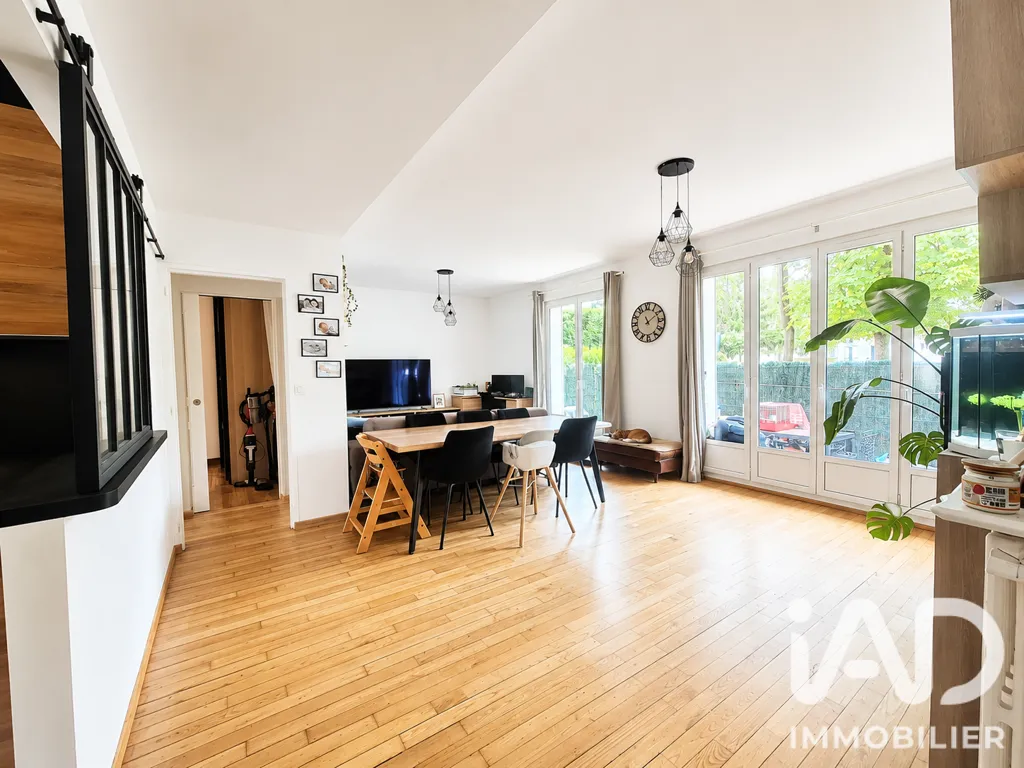 Soggiorno - Renovated 3-Bed Flat with Garden in Draveil