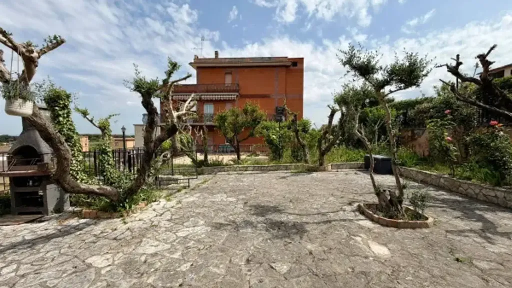 Garden - Bifamiliar Villa with Private Garden in Rome