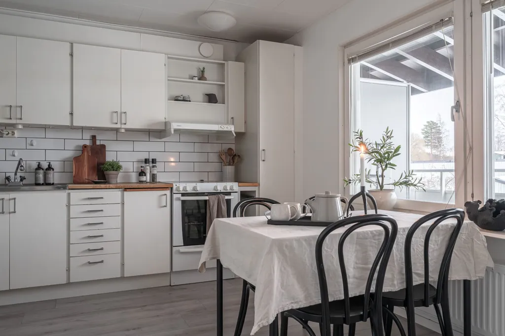 Salle à manger - Renovated 2-Bedroom Flat with Balcony in Anderstorp