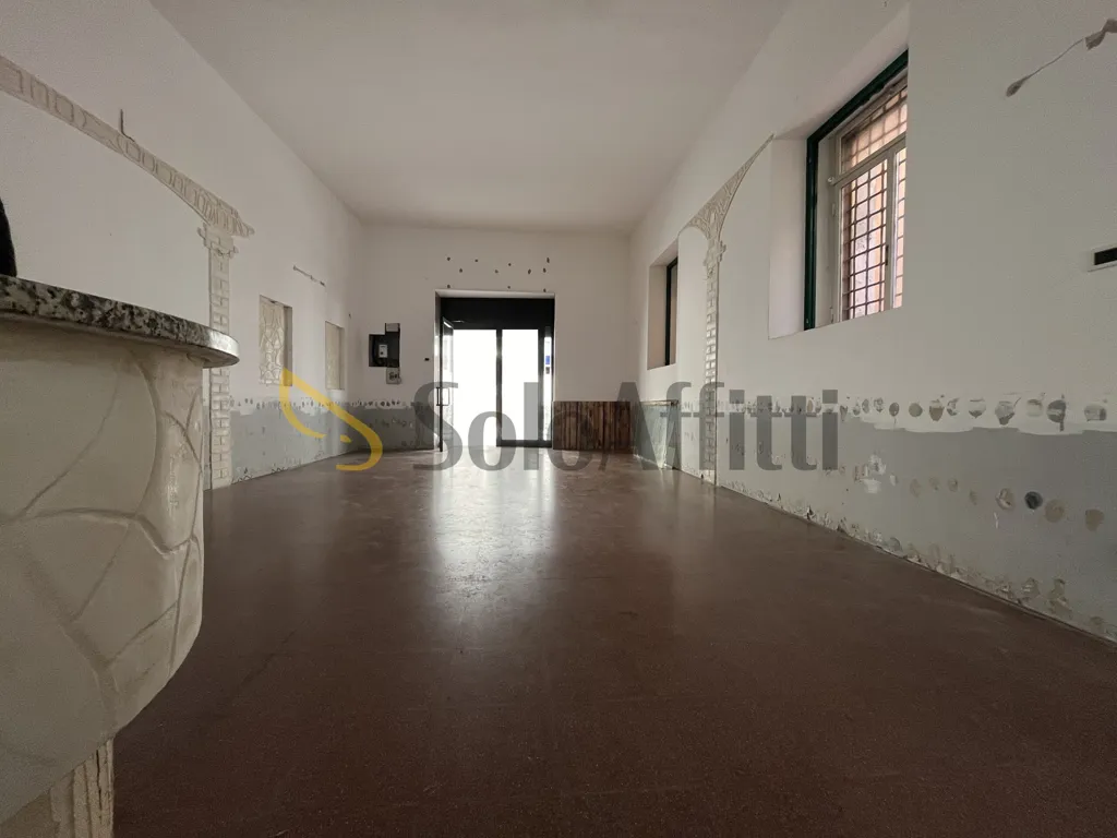 Entrée - Commercial Space with Street Frontage in Catanzaro
