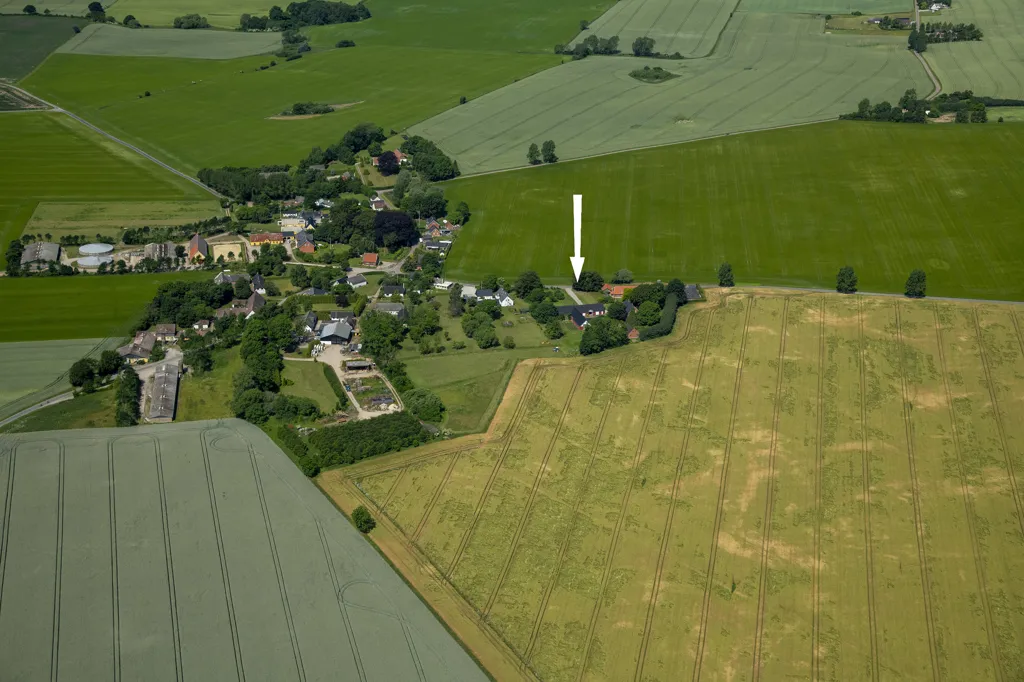 Õhuvaade - Classic Farmhouse with Stable in Kosterslev