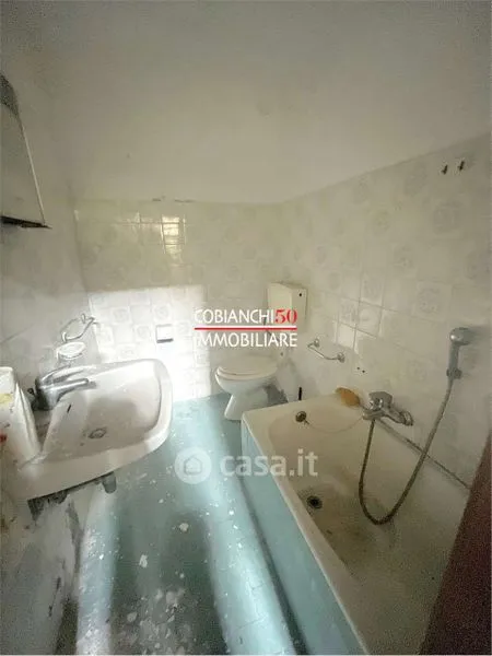 Bagni - Independent House for Renovation in Ghiffa