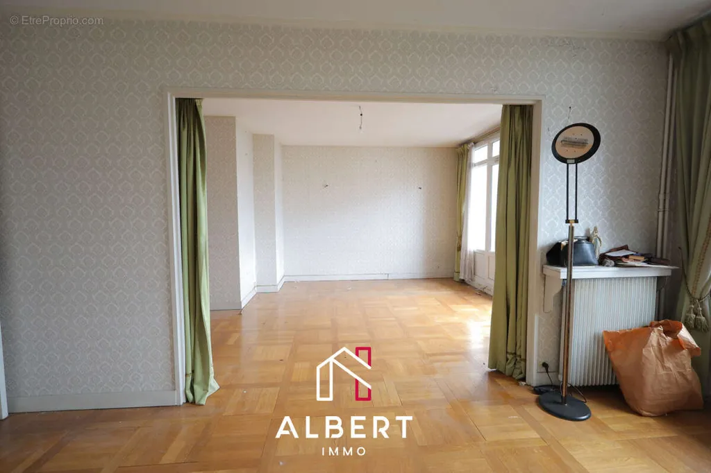 Elutuba - Apartment with Balcony and Parking in Les Lilas