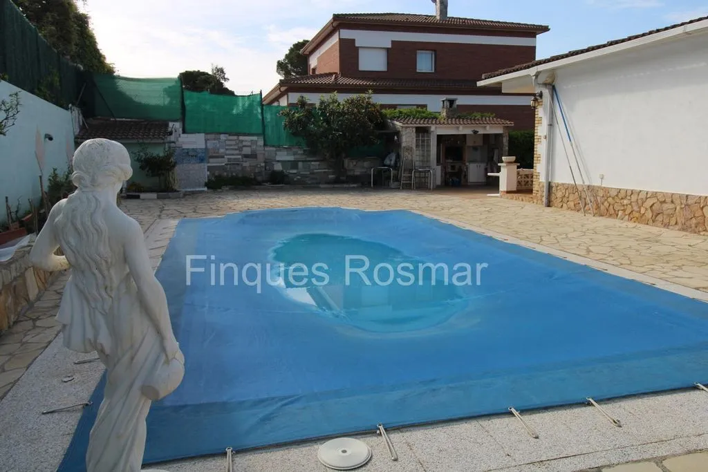 Piscine - Luxury Villa with Pool in Lloret de Mar