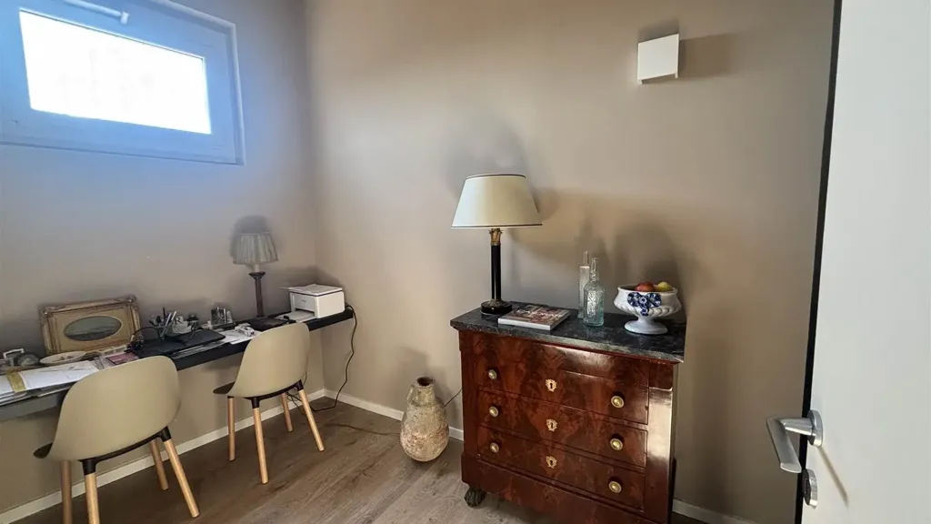 Kabinet - Modernised Triplex with Balcony in Florence