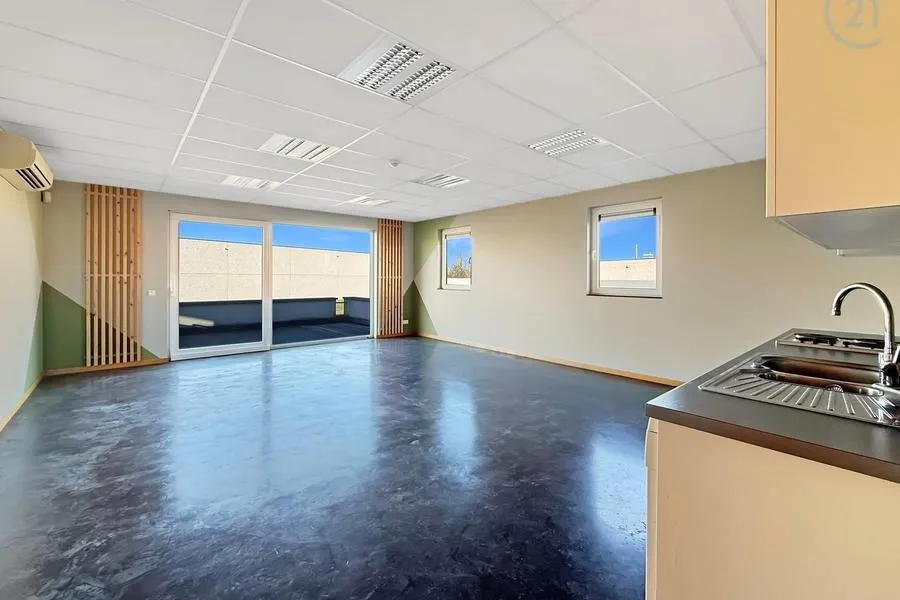 Cuisine - Espace de Bureaux avec Terrasse à Dinant