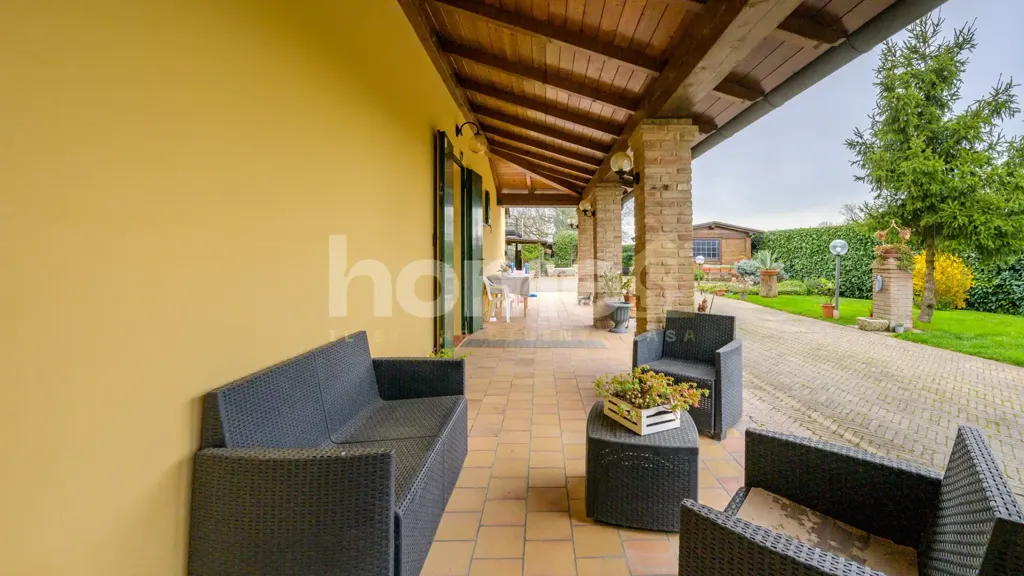 Terrass - Luxury Villa with Garden in Modena