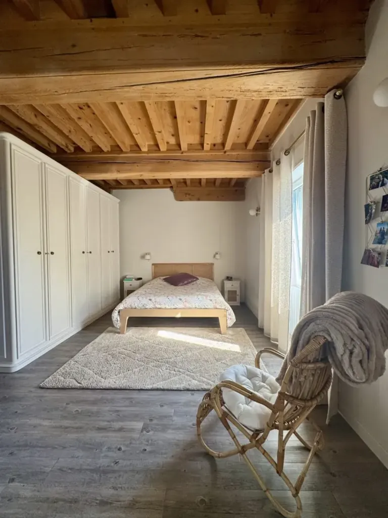 Chambres - Maison historique avec grand terrain à Montanay