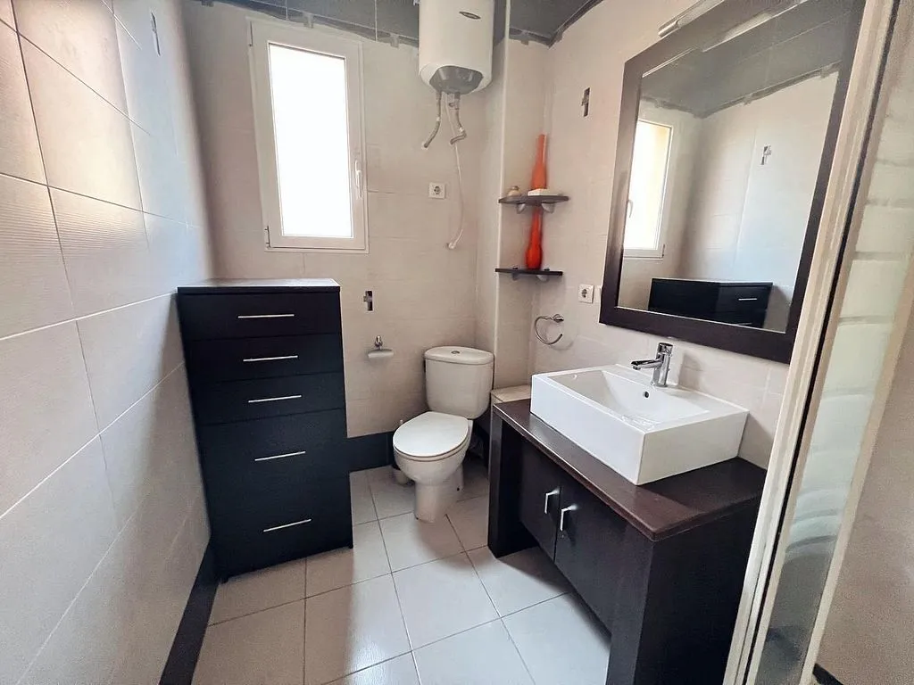 Bathrooms - Furnished Flat with Air Conditioning in Algirós