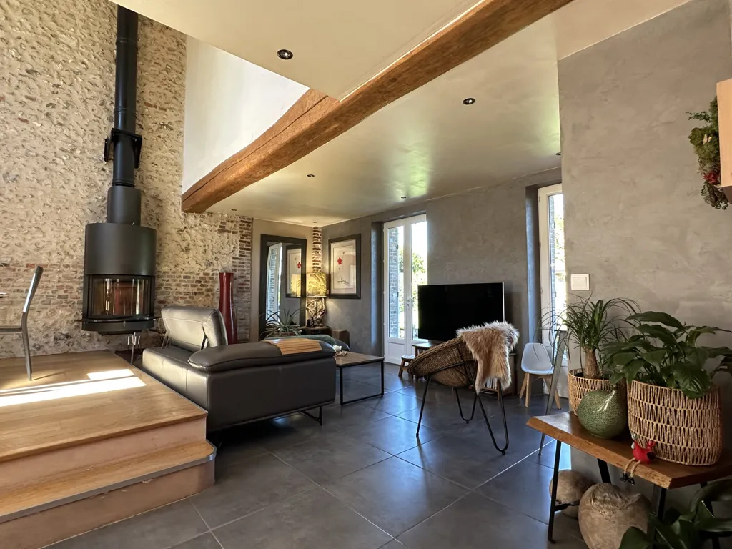 Elutuba - Charming 8-Piece House with Garden in Croth