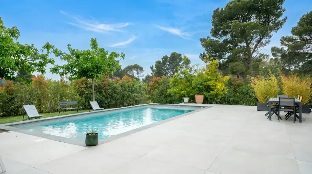 Pool - Family Villa with Pool in Ventabren