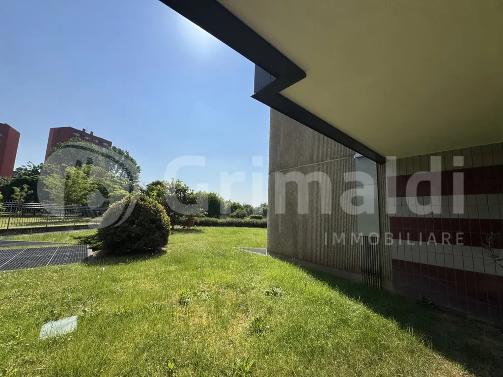 Garden - Armed Two-Bedroom Apartment with Balcony in Milan