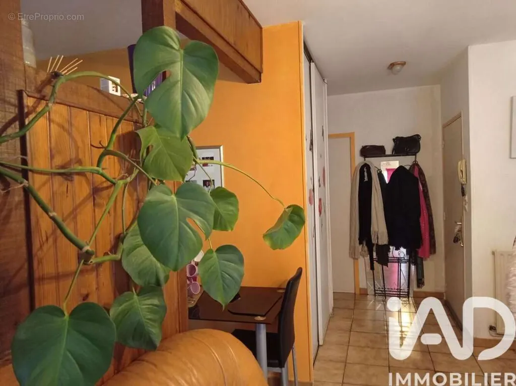 T2 Apartment with Balcony in Bedarieux