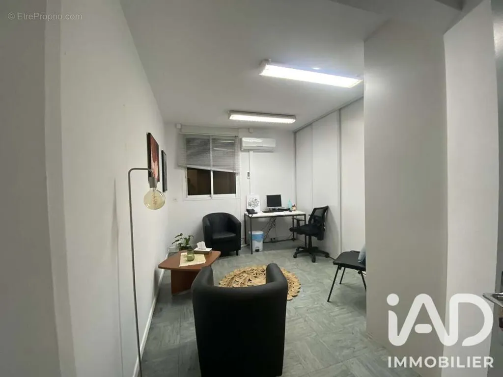 Studio - Office Space with Parking in La Possession