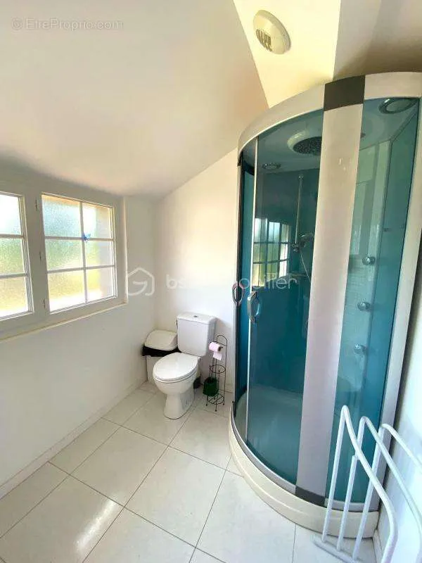 Bathrooms - Charming Farmhouse in Normandy, Eure