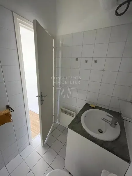 Salles de bain - Appartement Lumineux avec Cave à Paris 16ème