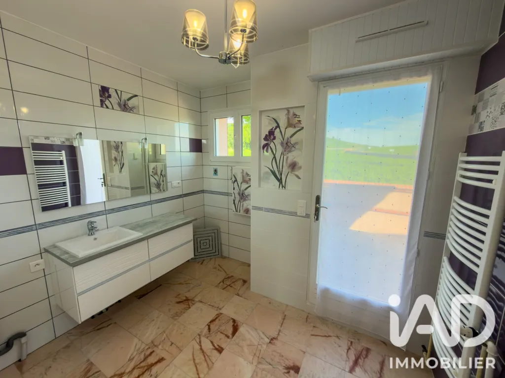 Salles de bain - Maison de Caractère avec Jardin à Oger