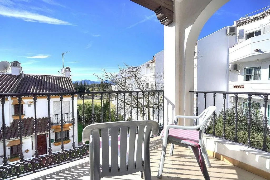 Rõdu - Corner Semi-Detached House with Pool in Mijas Golf