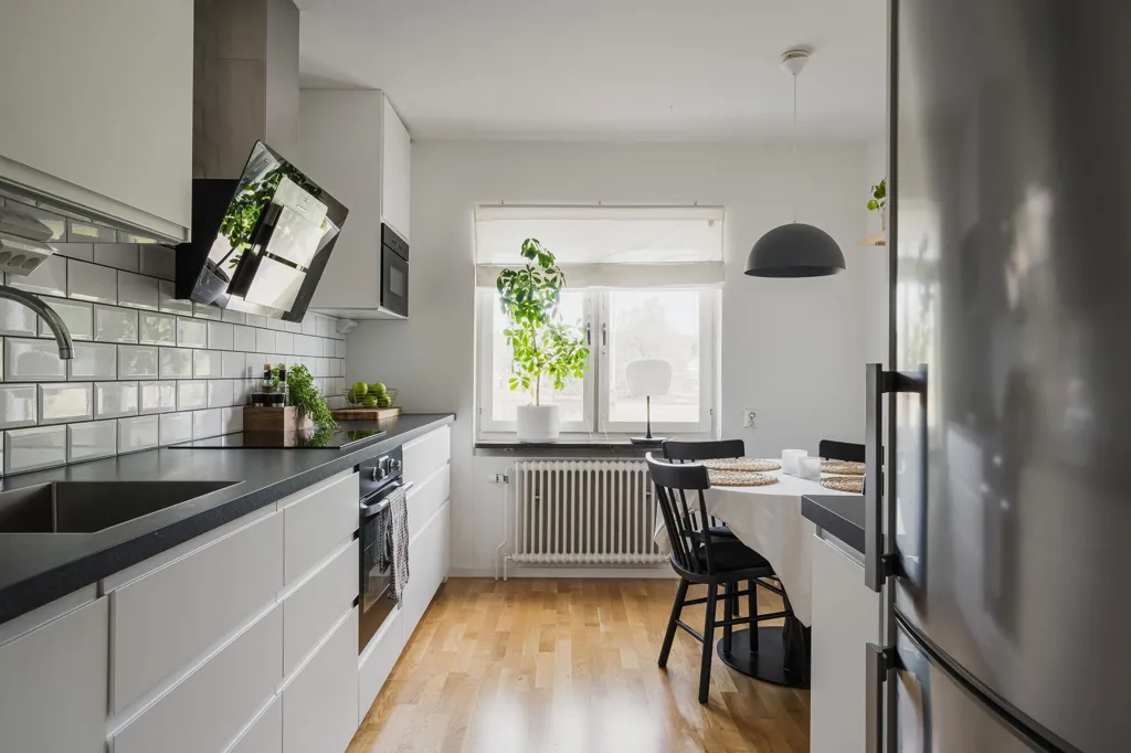 Cucina - Apartment with South-Facing Balcony in Söder
