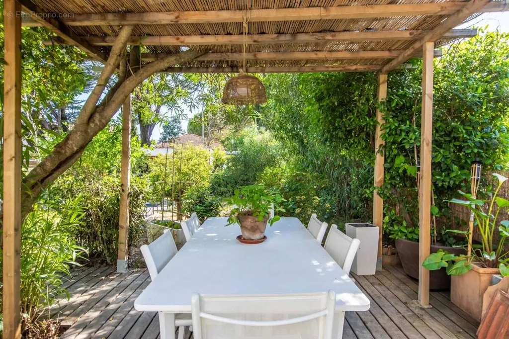 Terrass - Villa with Pool and Garden in Cannes