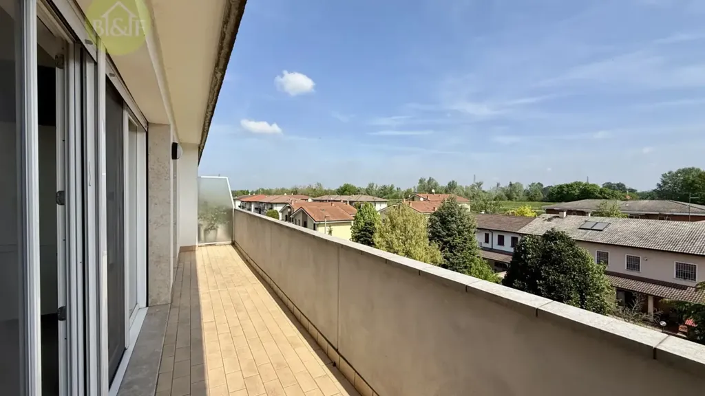 Balcon - Fully Rented Apartment with Terraces in Legnago