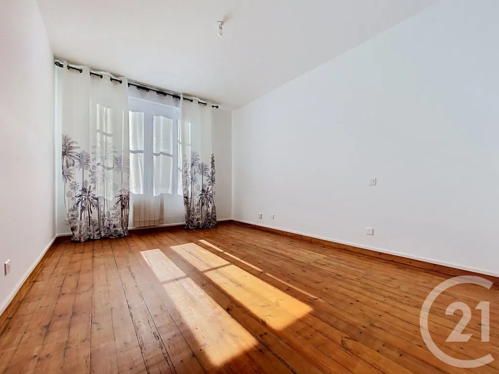 Toad - Fully Renovated 3-Bed Flat in Rochefort Centre
