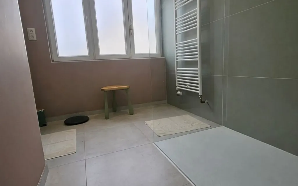 Salles de bain - Pavillon de Plain-Pied avec Terrasse à Laon