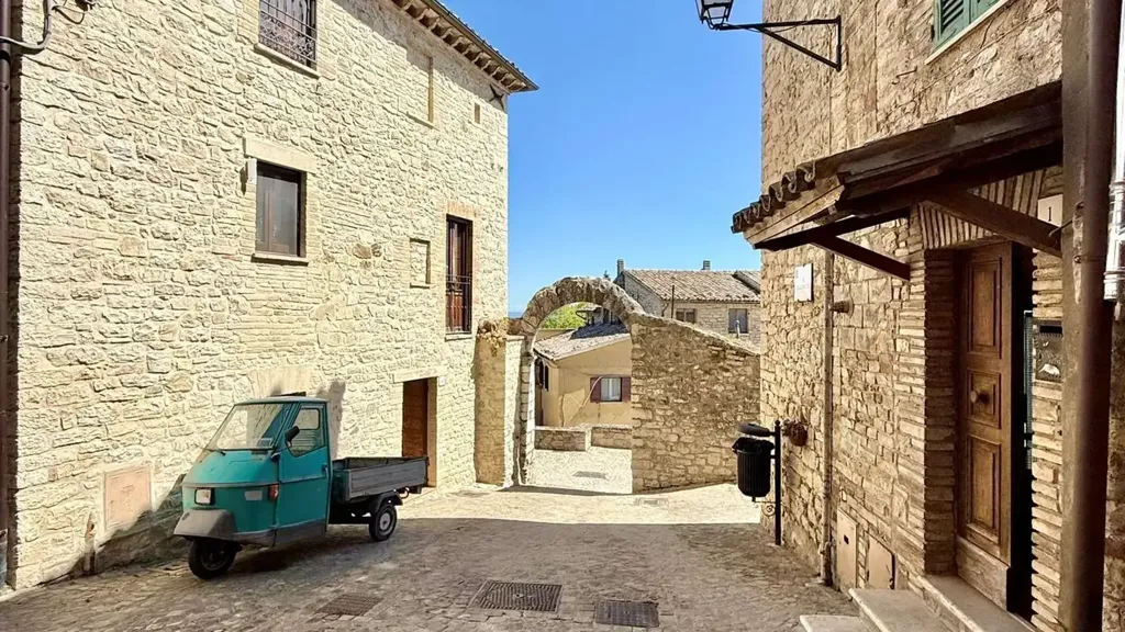 Extérieur - Rustic Apartment with Panoramic View in Baschi