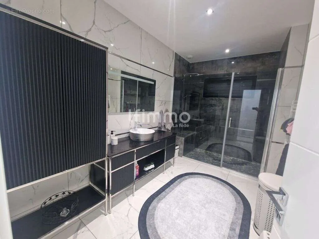 Vannitoad - Contemporary Villa with Pool in Croignon