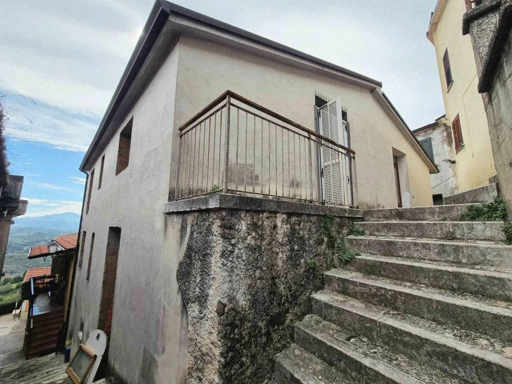 Toad - Twin Apartments with Potential in Montefusco