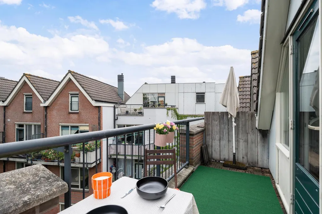 Rõdu - Waterfront Duplex with Balcony in Rotterdam
