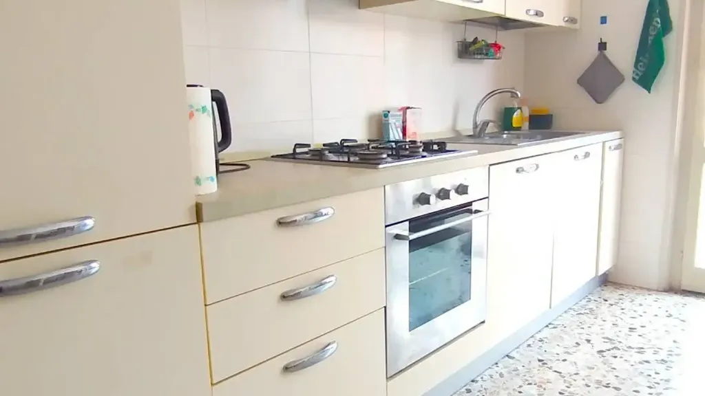 Cuisine - Studio Apartment with Balcony in Parma