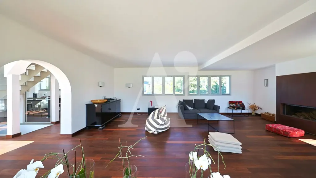 Soggiorno - Modernist Villa with Sculptural Architecture in Hasparren
