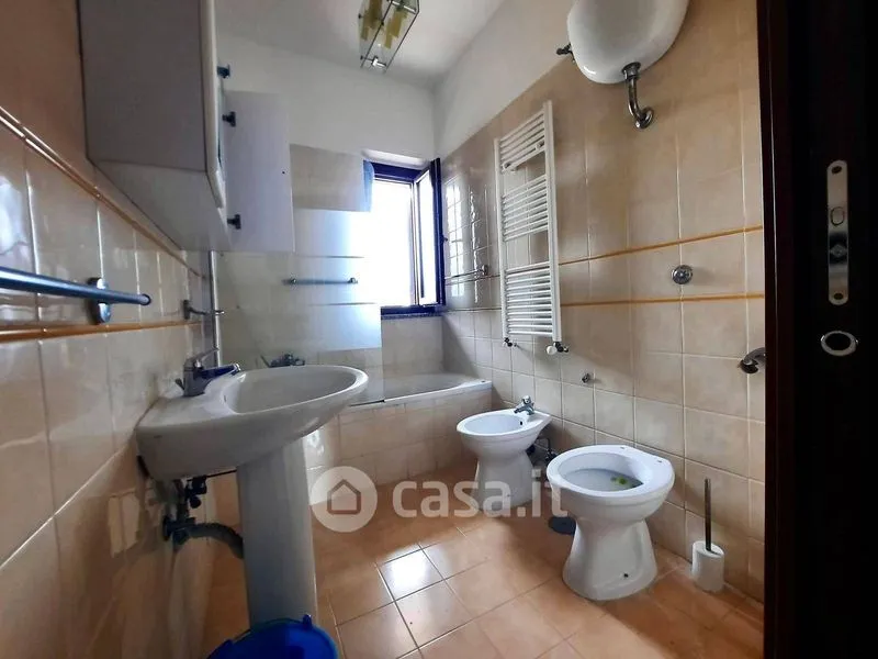 Salles de bain - Armed Trilocale with Balcony in Santa Maria a Vico