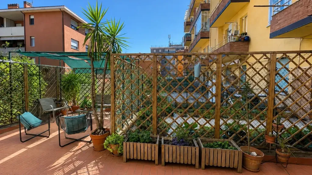 Terrace - Rearranged Apartment with Terrazzo in Bologna