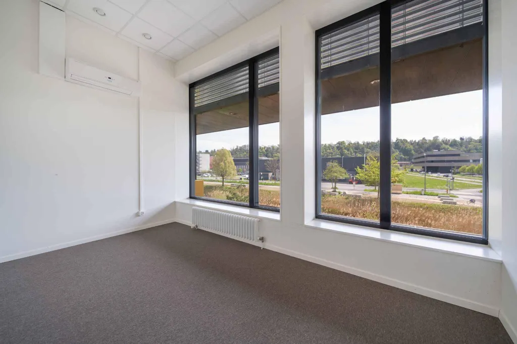 Office - Office Space with Amenities in Yverdon