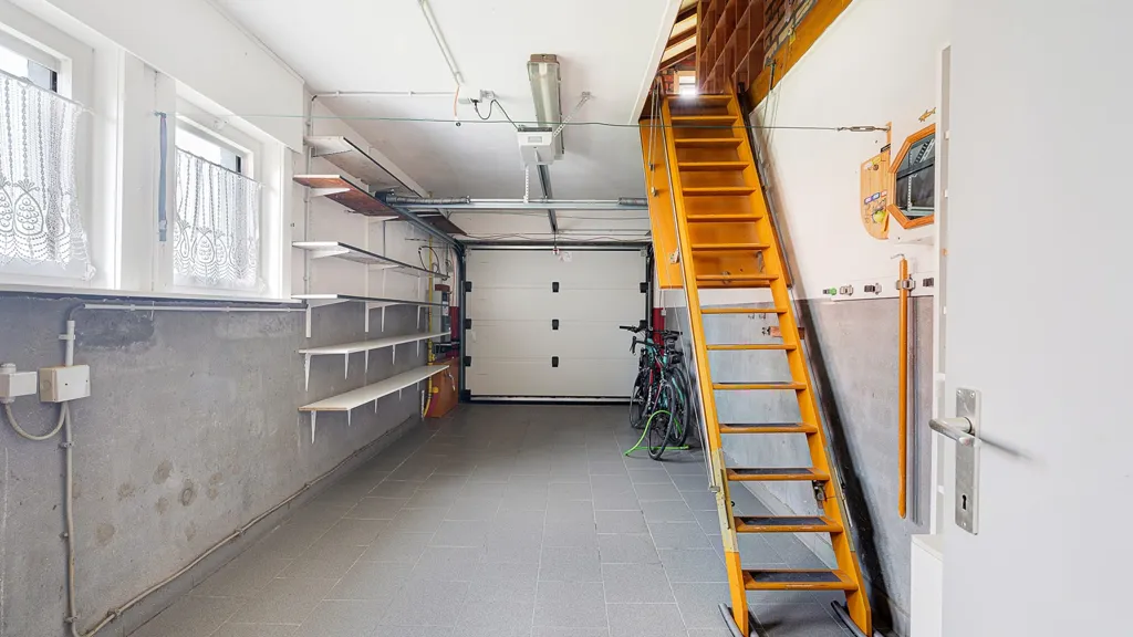 Garage - Bungalow Rustique avec Jardin à Ramskapelle