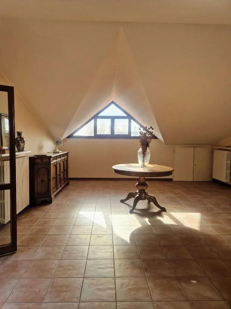 Stanze - Corner Semi-Detached Villa with Garden in Rubiera