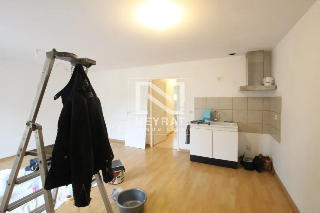 Elutuba - 2-Bedroom Flat with City Centre Proximity in Louhans