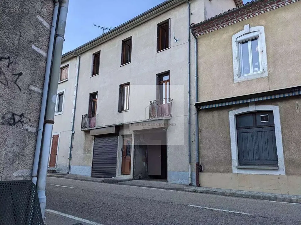 Extérieur - Immeuble avec 2 Appartements et Garages au Collet de Dèze