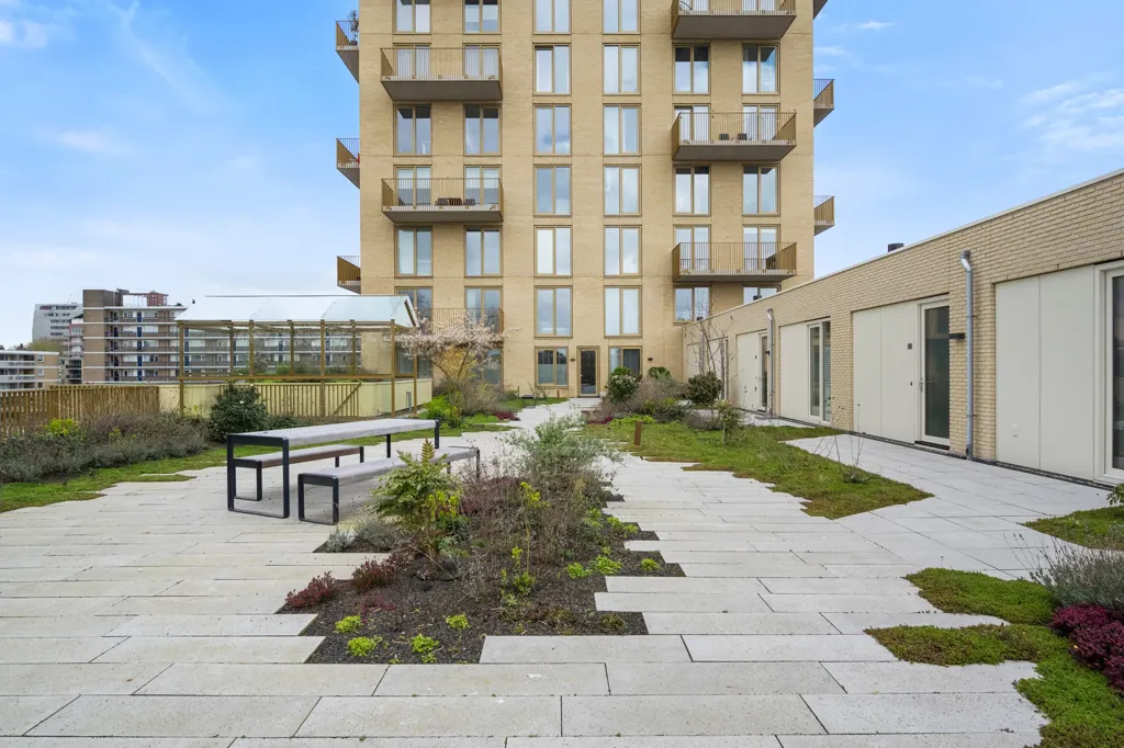 Terrass - Newly Built Portiekflat with Loggia in Rotterdam