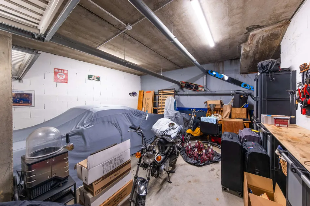 Garage - Appartement T5 avec Balcon-terrasse à la Toison d'Or