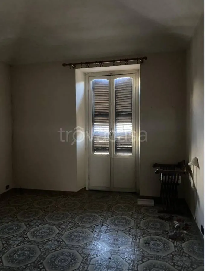 Pièces - Auctioned Apartment with Balcony in Turin
