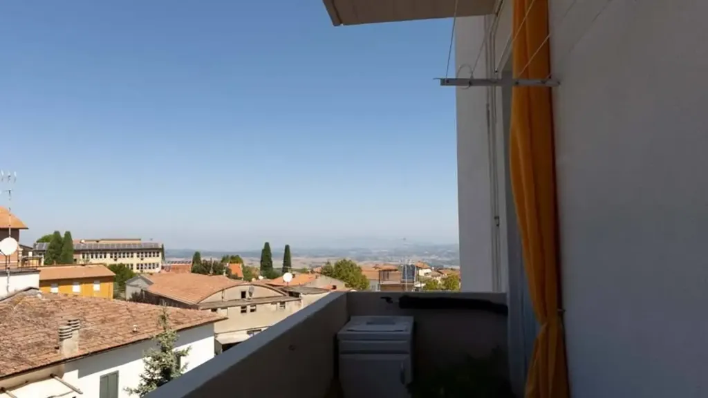 Balcon - Panoramic Apartment with Balcony in Gambassi Terme