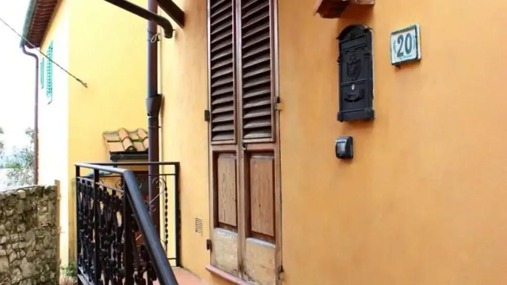 Balcon - Rustic-Styled Apartment with Terrace in Reggello
