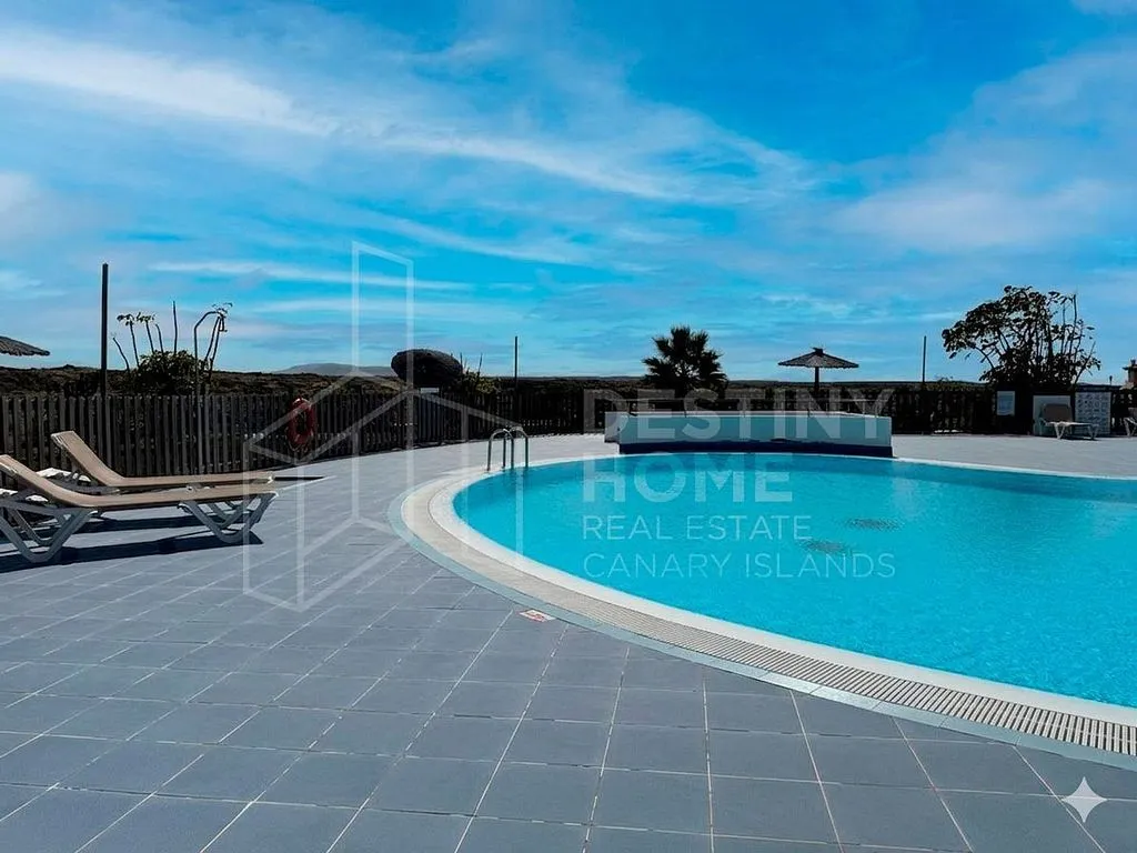 Piscine - Semi-detached Villa with Pool in Lajares