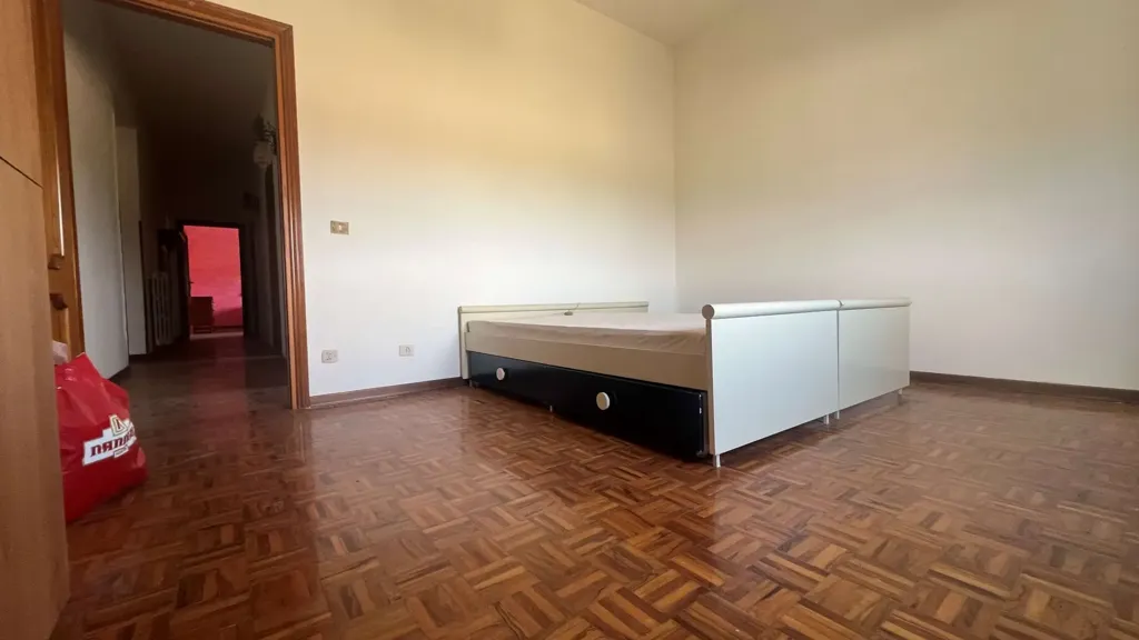 Magamistoad - Mixed-Use Villa with Terraces in Spoleto
