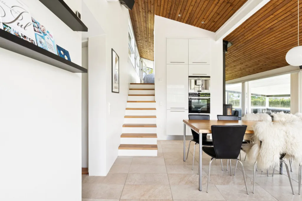 Söögituba - Vacation House with Waterfront View in Elsegårde